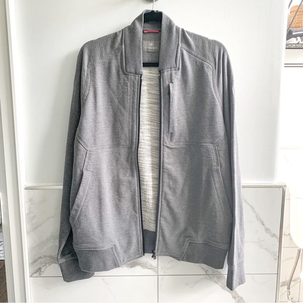 Victorinox Men’s Cotton Sweater Cardigan in Grey.  Size M.